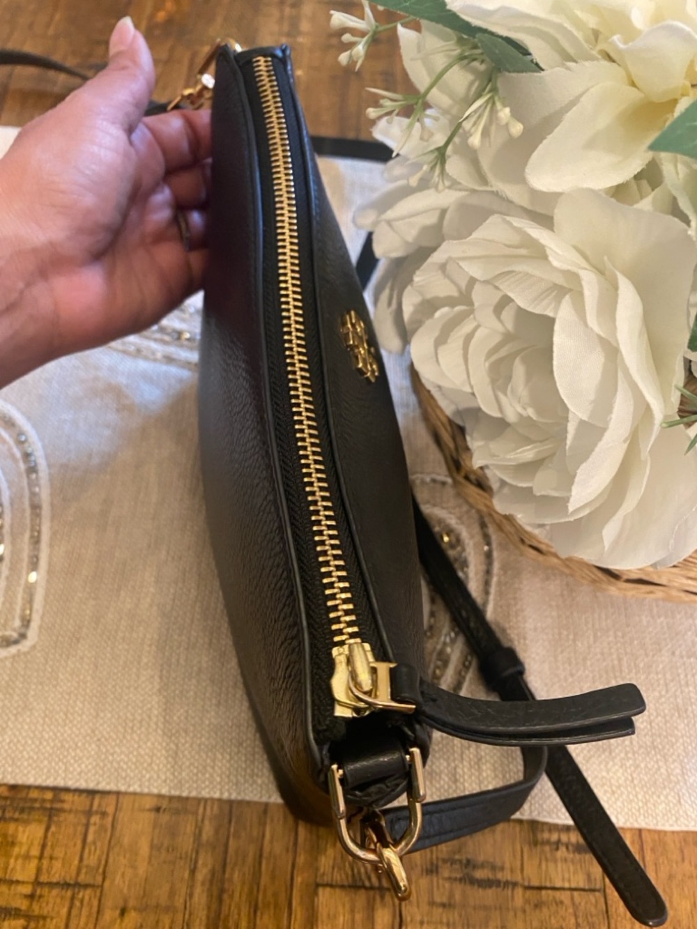 Tory Burch Black Pebbled Leather Logo Crossbody - Picture 7 of 16